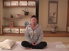 032914-571 Passionate Japanese Beauty Toys Pussy Until Reaching Extreme Ecstasy